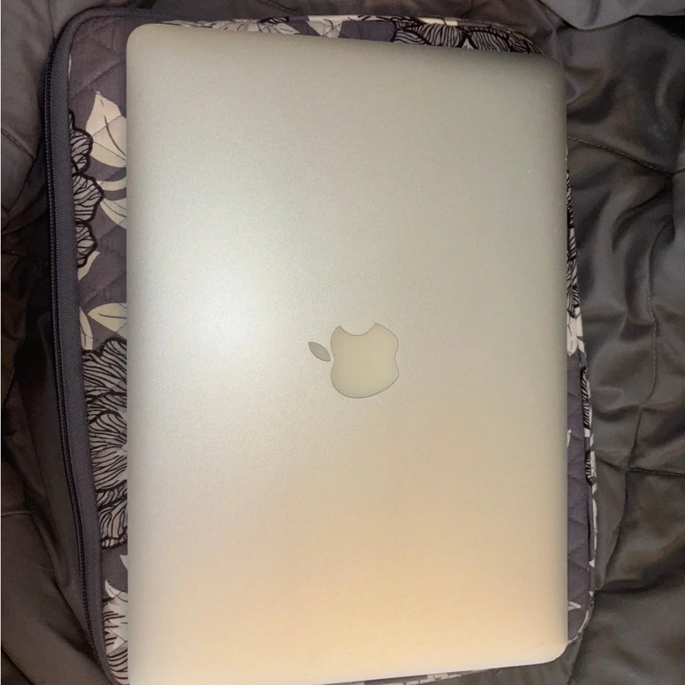 Apple Silver MacBook Laptop Sleek Design.